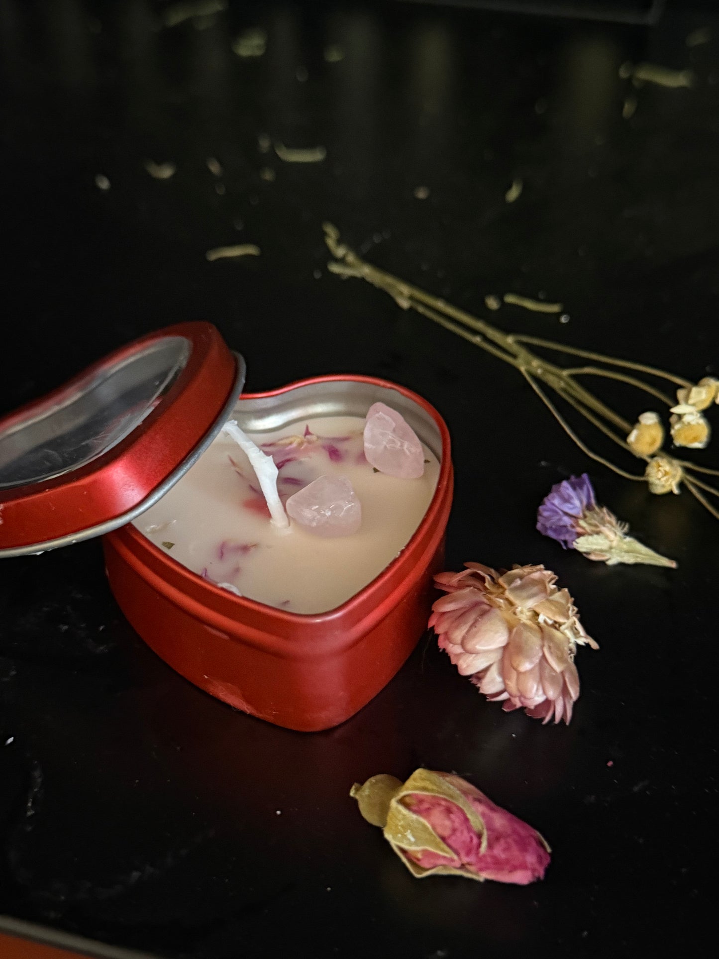 Candle in tin (heart shaped)